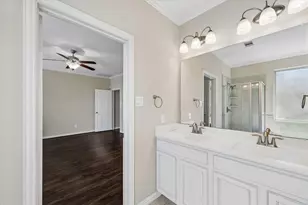 660 Oak Cir Dr E, Conroe, TX 77301 - Photo 17