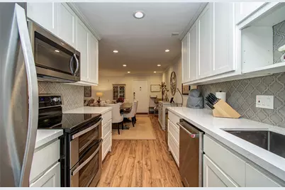 7575 Katy Freeway #113, Houston, TX 77024 - Photo 7