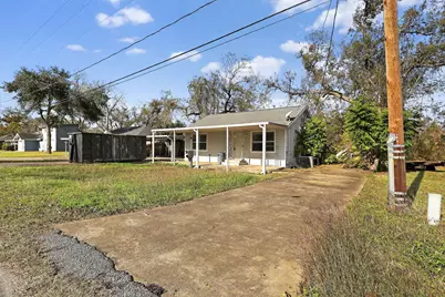 1164 E Kyle Road, Clute, TX 77531 - Photo 1