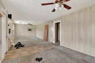 1164 E Kyle Rd, Clute, TX 77531 - Photo 9