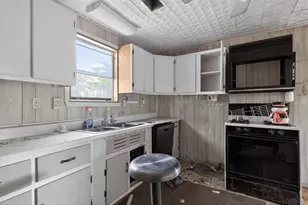 1164 E Kyle Rd, Clute, TX 77531 - Photo 15