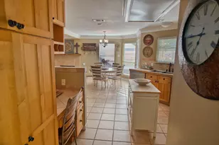 608 Prairie Ln, Angleton, TX 77515 - Photo 9