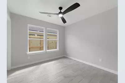 413 S 12th St, Conroe, TX 77301 - Photo 17