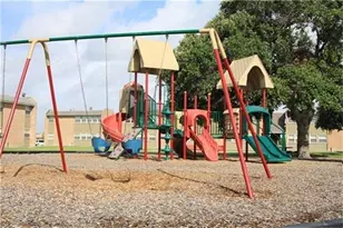 711 Glenoak Dr, Corpus Christi, TX 78418 - Photo 3