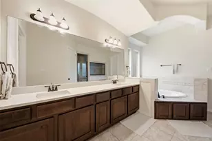 13929 N Lake Branch Ln, Houston, TX 77044 - Photo 21