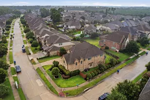 13929 N Lake Branch Ln, Houston, TX 77044 - Photo 3