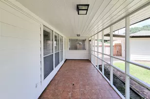 18583 Martinique Dr, Nassau Bay, TX 77058 - Photo 29