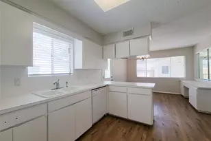 18583 Martinique Dr, Houston, TX 77058 - Photo 9