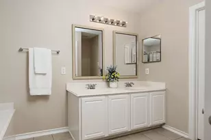 166 N Burberry Park Cir, The Woodlands, TX 77382 - Photo 19