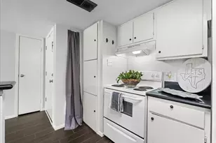 1900 Bay Area Blvd, Houston, TX 77058 - Photo 11