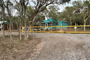 1016 Hardee St, Rockport, TX 78382 - Photo 3