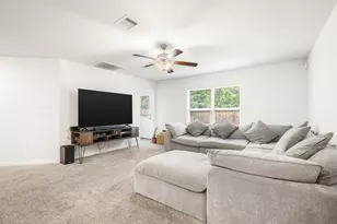 10619 Lost Maples Dr, Cleveland, TX 77328 - Photo 5