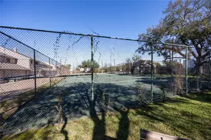 13852 Hollowgreen Dr, Houston, TX 77082 - Photo 27