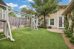 3842 Meadow Lake Ln, Houston, TX 77027 - Photo 31