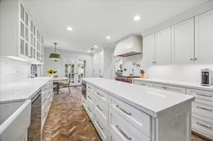 3842 Meadow Lake Ln, Houston, TX 77027 - Photo 11