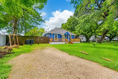111 E Southland Avenue, Alvin, TX 77511 - Photo 3