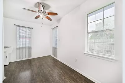 111 E Southland Avenue, Alvin, TX 77511 - Photo 13