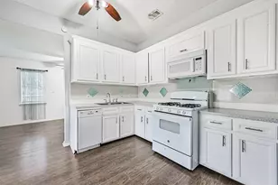 111 E Southland Ave, Alvin, TX 77511 - Photo 9