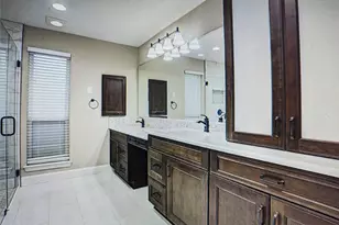 2826 Edgewood Dr, Sugar Land, TX 77479 - Photo 9