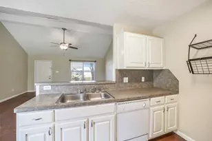 16228 Sun View Ln, Conroe, TX 77302 - Photo 9