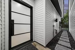 209 W 10th 1/2 St, Houston, TX 77008 - Photo 3
