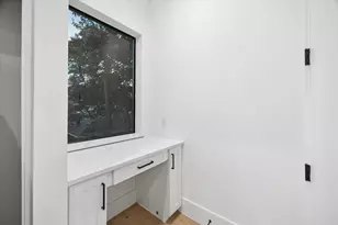 209 W 10th 1/2 St, Houston, TX 77008 - Photo 9