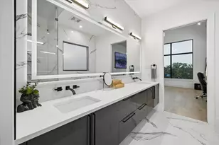 209 W 10th 1/2 St, Houston, TX 77008 - Photo 21