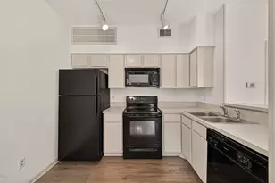 2021 Spenwick Dr, Houston, TX 77055 - Photo 15