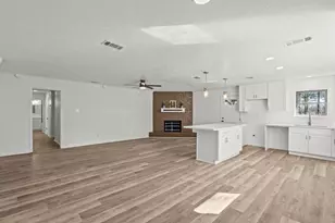 426 County Rd 243, Angleton, TX 77515 - Photo 7