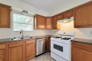 18 N Wavy Oak Cir, The Woodlands, TX 77381 - Photo 5