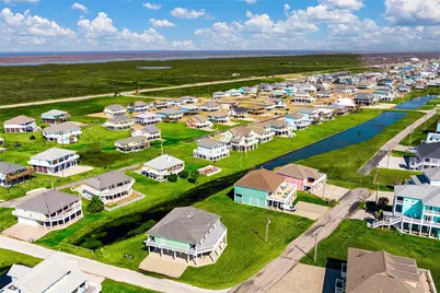 3125 James, Crystal Beach, TX 77650 - Photo 5