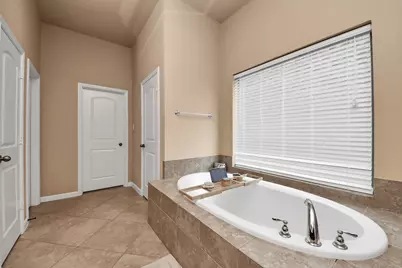 13723 Playa Lucia Court, Houston, TX 77044 - Photo 17
