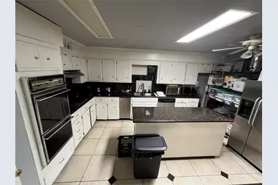 1102 75th Street, Houston, TX 77011 - Photo 9