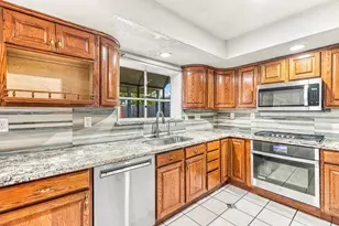 10027 Glenkirk Dr, Houston, TX 77089 - Photo 5