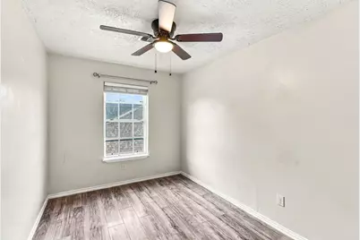 10027 Glenkirk Drive, Houston, TX 77089 - Photo 9