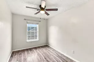 10027 Glenkirk Dr, Houston, TX 77089 - Photo 9