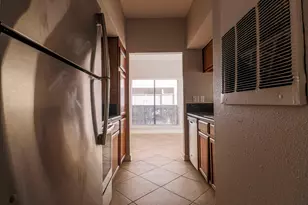 2025 Augusta Dr, Houston, TX 77057 - Photo 9