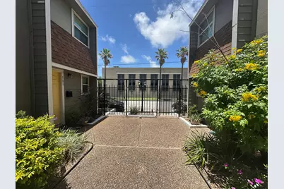 424 15th Street #104, Galveston, TX 77550 - Photo 3