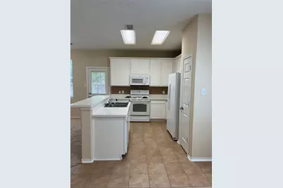 231 N Burberry Park Circle, The Woodlands, TX 77382 - Photo 3