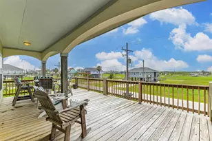 956 Townsend, Crystal Beach, TX 77650 - Photo 5