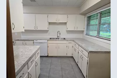117 Lazy Lane, Lake Jackson, TX 77566 - Photo 9
