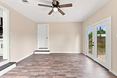 801 E Defee Avenue, Baytown, TX 77520 - Photo 23
