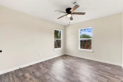 801 E Defee Avenue, Baytown, TX 77520 - Photo 33