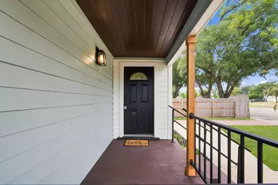 801 E Defee Avenue, Baytown, TX 77520 - Photo 7