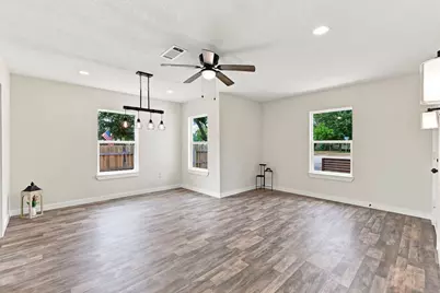 801 E Defee Avenue, Baytown, TX 77520 - Photo 13