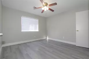 4611 Silver Fox Dr, Houston, TX 77066 - Photo 39