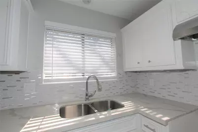 4611 Silver Fox Drive, Houston, TX 77066 - Photo 11