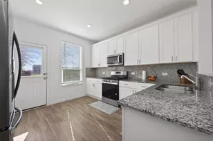 7326 Madison Cmns Ln, Houston, TX 77075 - Photo 11