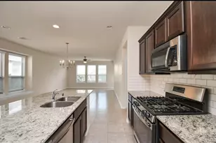 1605 Summer City Dr, Houston, TX 77047 - Photo 3