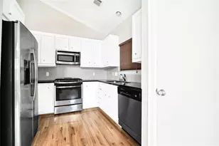 3633 Main Plaza Dr, Houston, TX 77025 - Photo 11